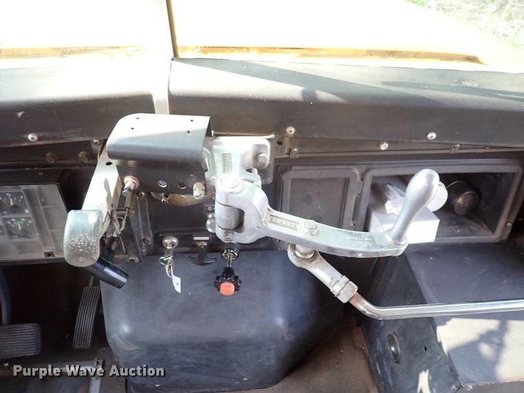 image for item DN1876 1996 International 3800  school bus