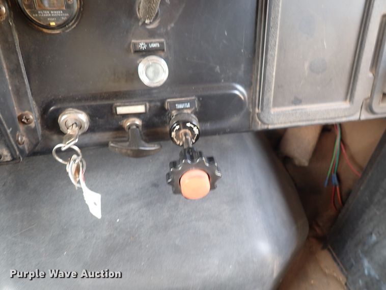 image for item DN1876 1996 International 3800  school bus