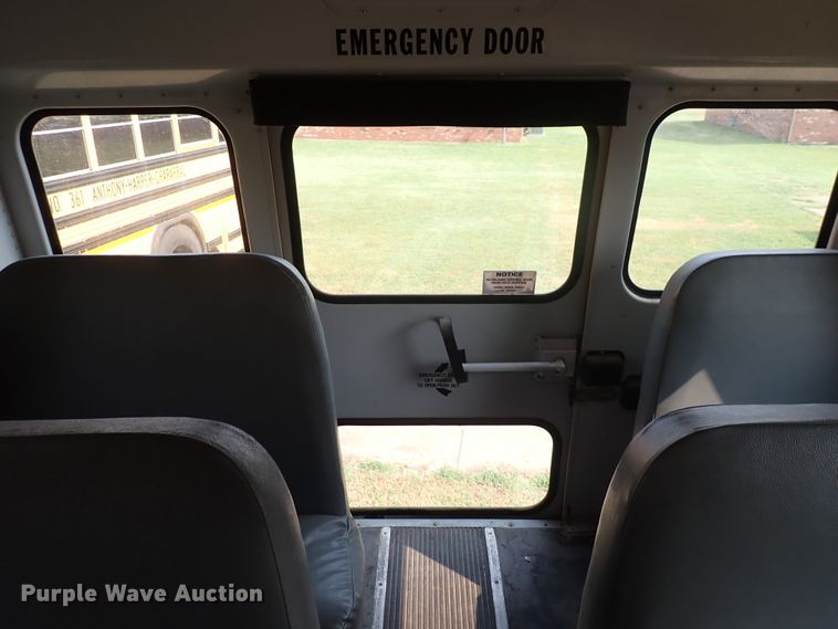 image for item DN1876 1996 International 3800  school bus