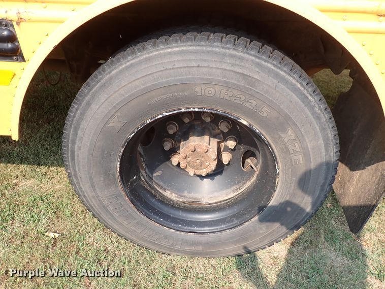 image for item DN1876 1996 International 3800  school bus