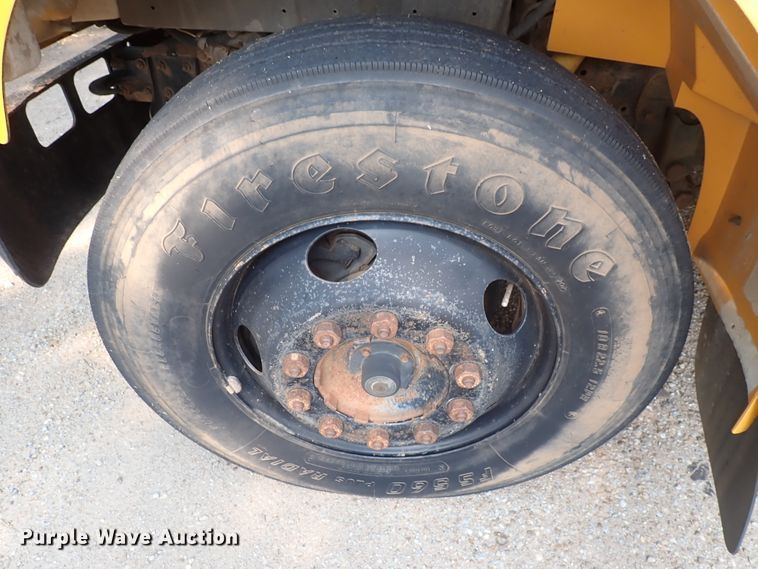 image for item DN1876 1996 International 3800  school bus