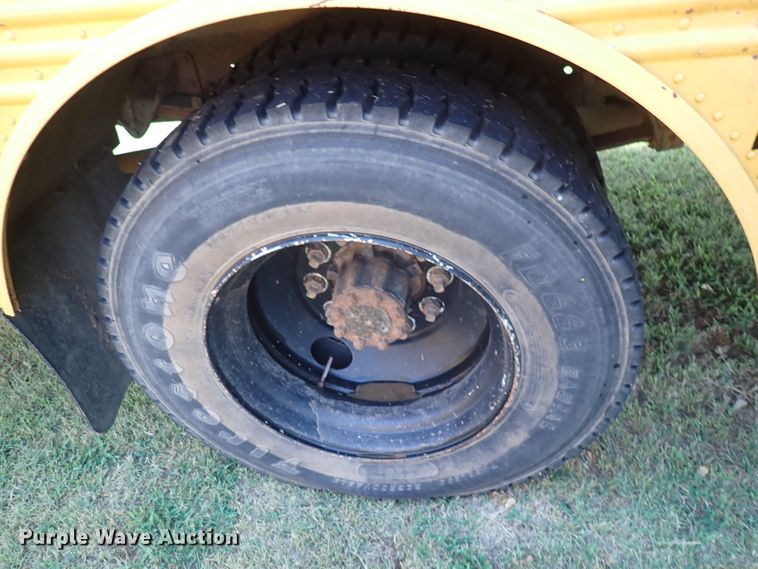 image for item DN1876 1996 International 3800  school bus