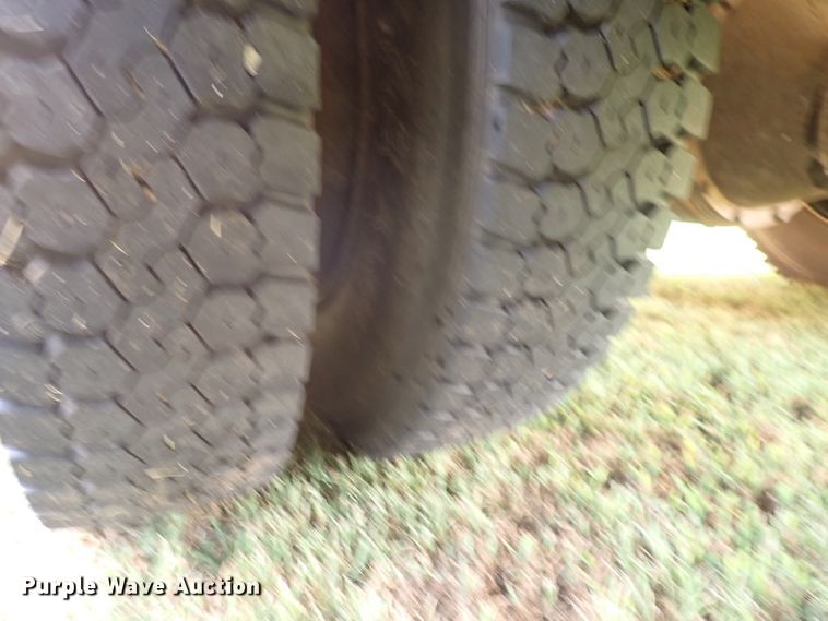 image for item DN1876 1996 International 3800  school bus