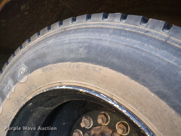 image for item DN1876 1996 International 3800  school bus