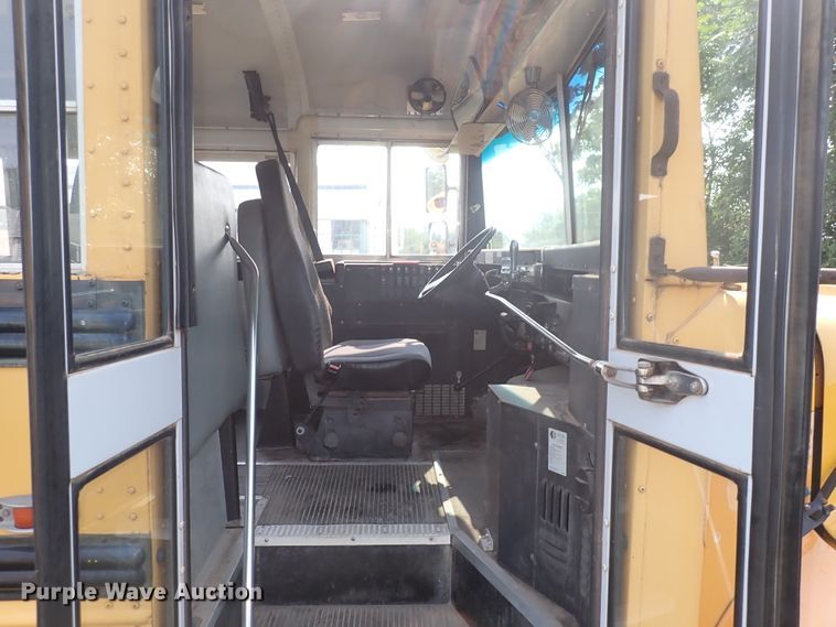 image for item DN1881 1995 International 3800  school bus