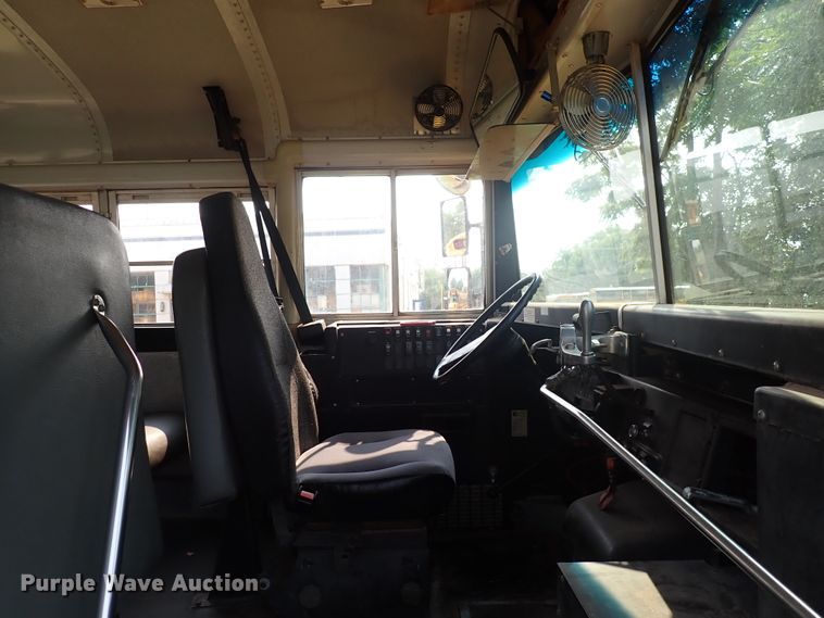 image for item DN1881 1995 International 3800  school bus