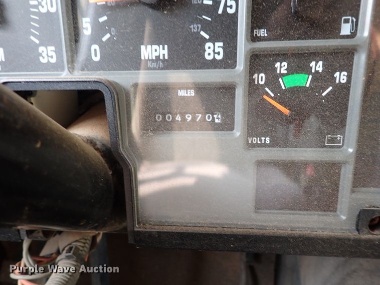 image for item DN1881 1995 International 3800  school bus