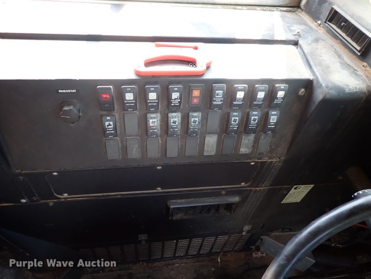 image for item DN1881 1995 International 3800  school bus