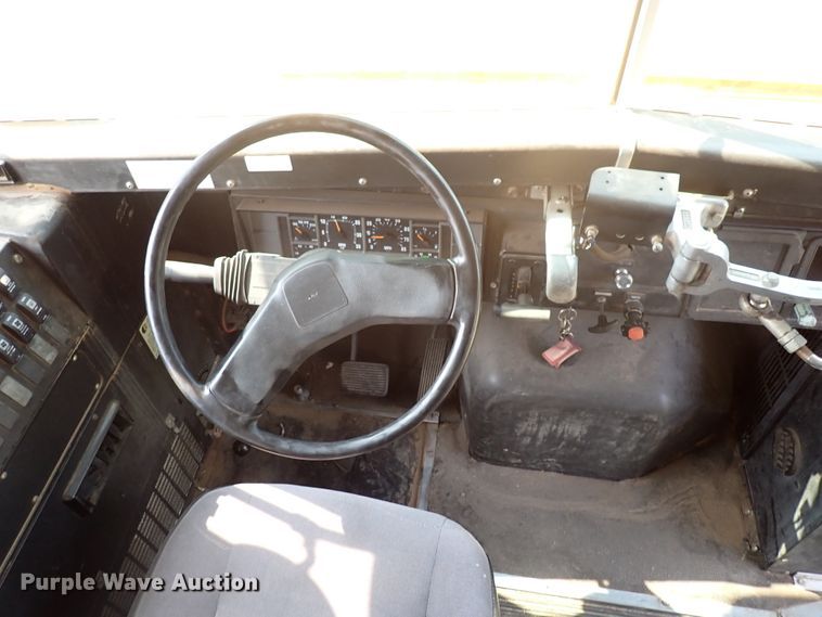 image for item DN1881 1995 International 3800  school bus