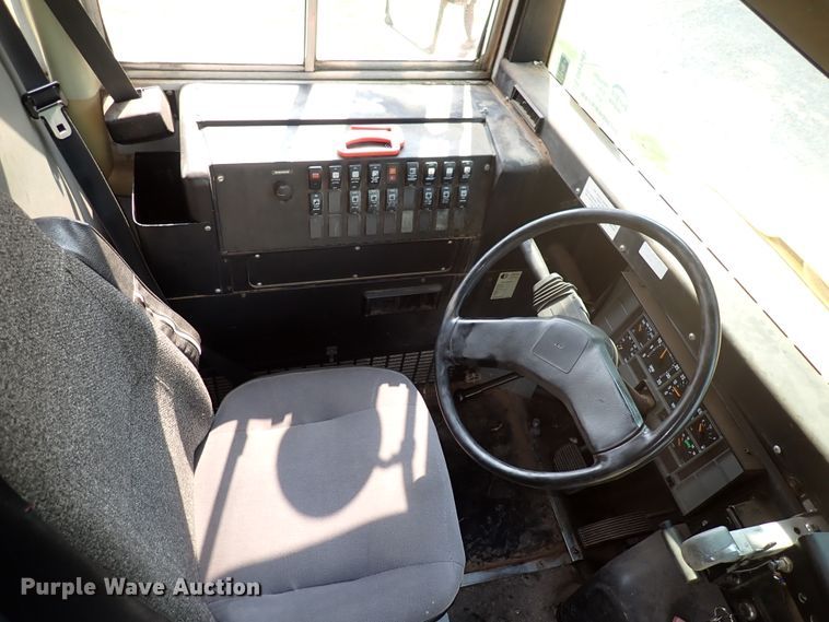 image for item DN1881 1995 International 3800  school bus