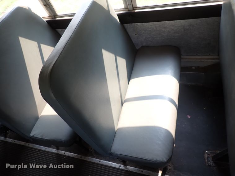 image for item DN1881 1995 International 3800  school bus