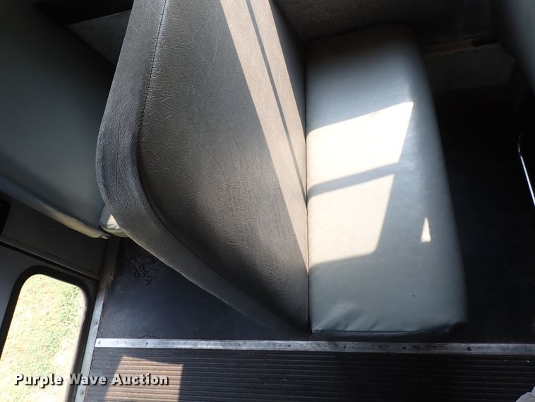 image for item DN1881 1995 International 3800  school bus