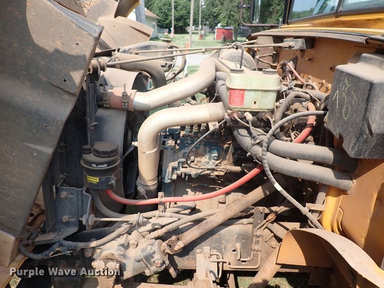 image for item DN1881 1995 International 3800  school bus