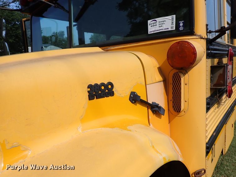 image for item DN1881 1995 International 3800  school bus