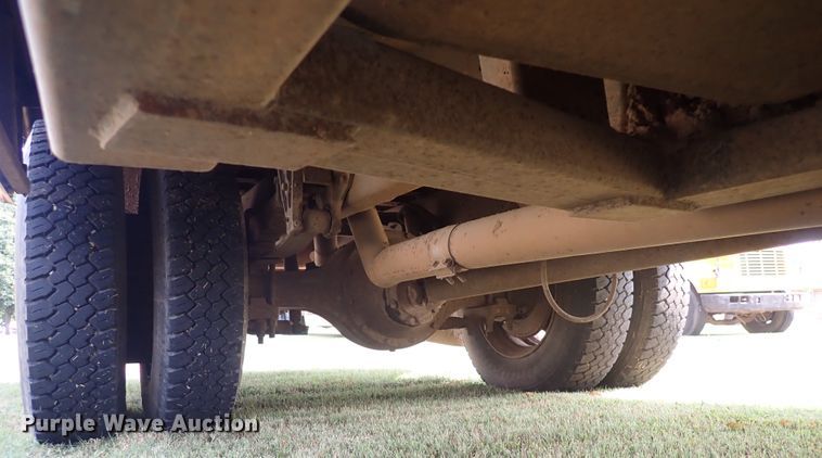 image for item DN1881 1995 International 3800  school bus