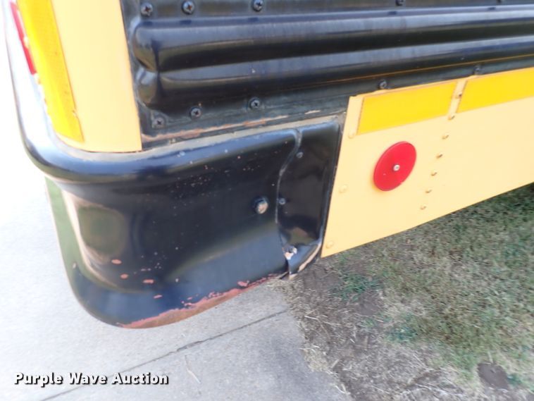 image for item DN1881 1995 International 3800  school bus