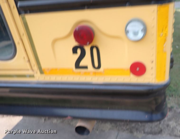 image for item DN1881 1995 International 3800  school bus