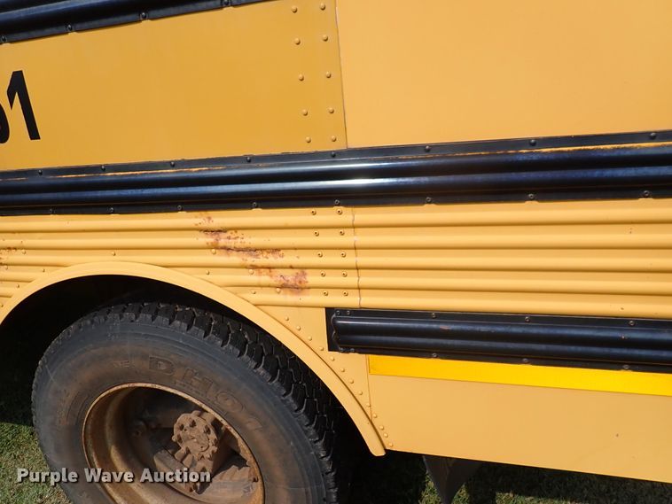 image for item DN1881 1995 International 3800  school bus
