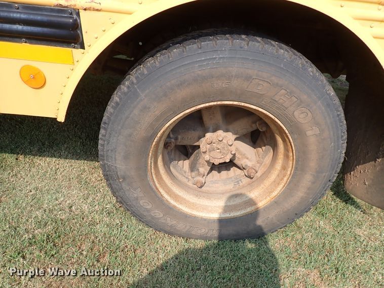 image for item DN1881 1995 International 3800  school bus