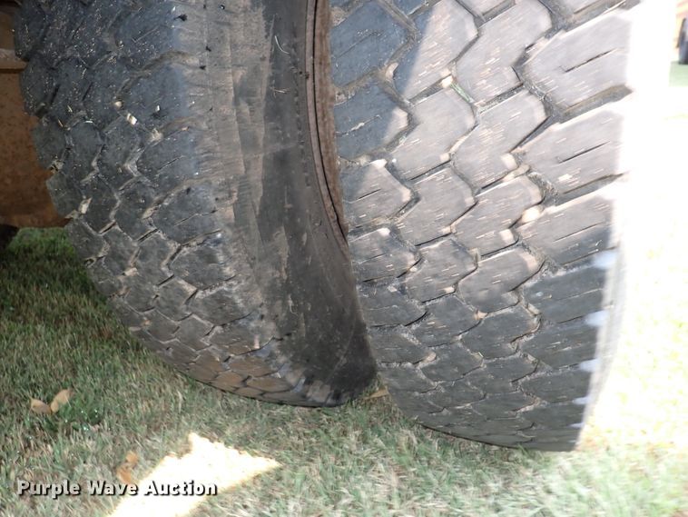 image for item DN1881 1995 International 3800  school bus