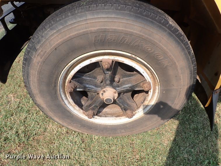 image for item DN1881 1995 International 3800  school bus