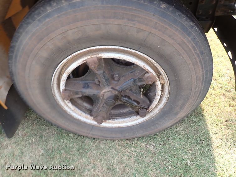 image for item DN1881 1995 International 3800  school bus