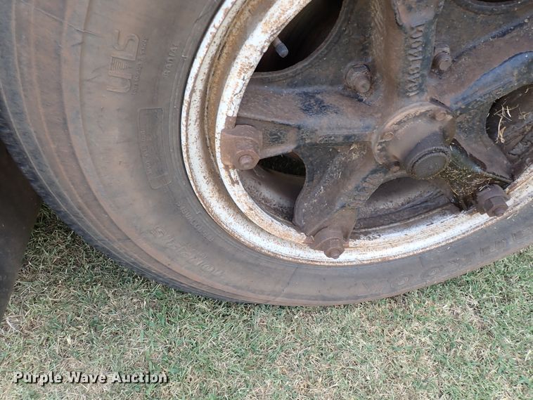 image for item DN1881 1995 International 3800  school bus