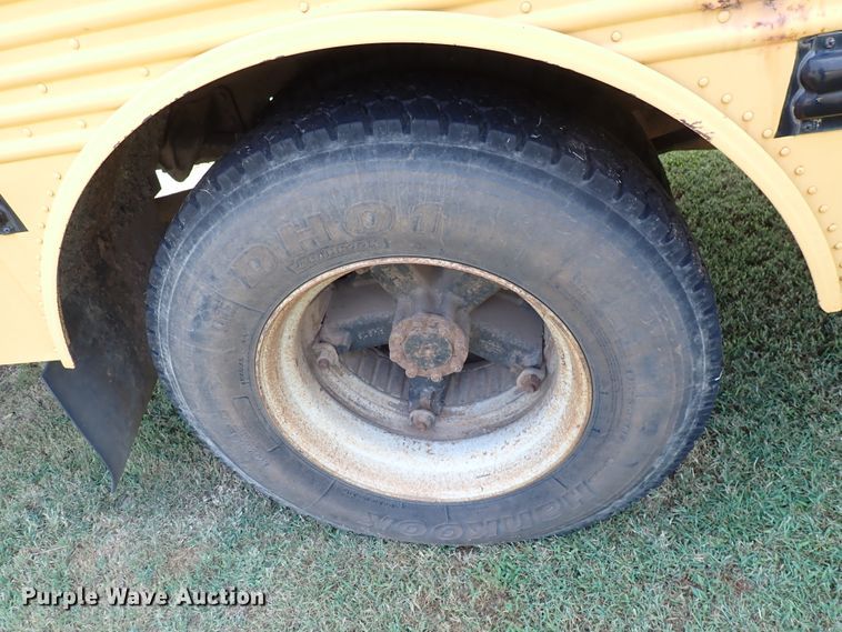 image for item DN1881 1995 International 3800  school bus