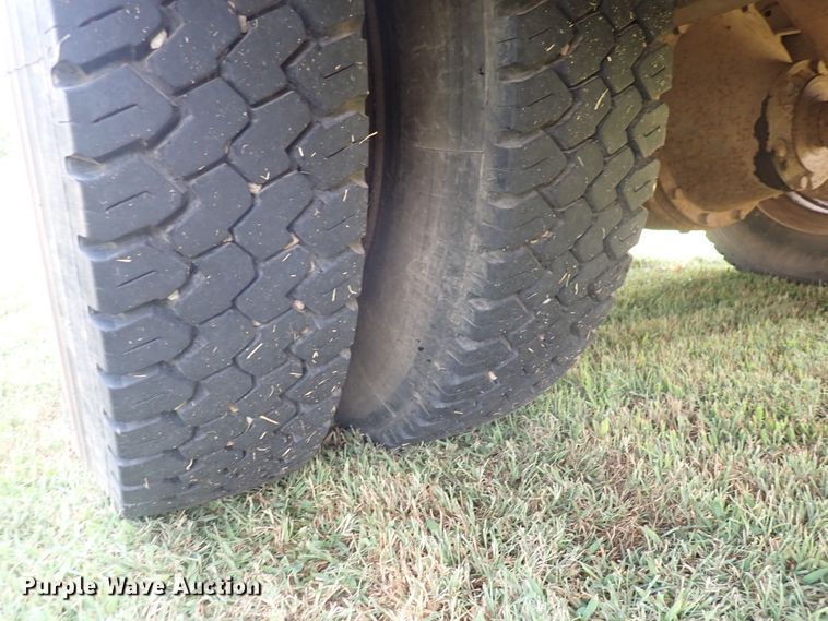 image for item DN1881 1995 International 3800  school bus