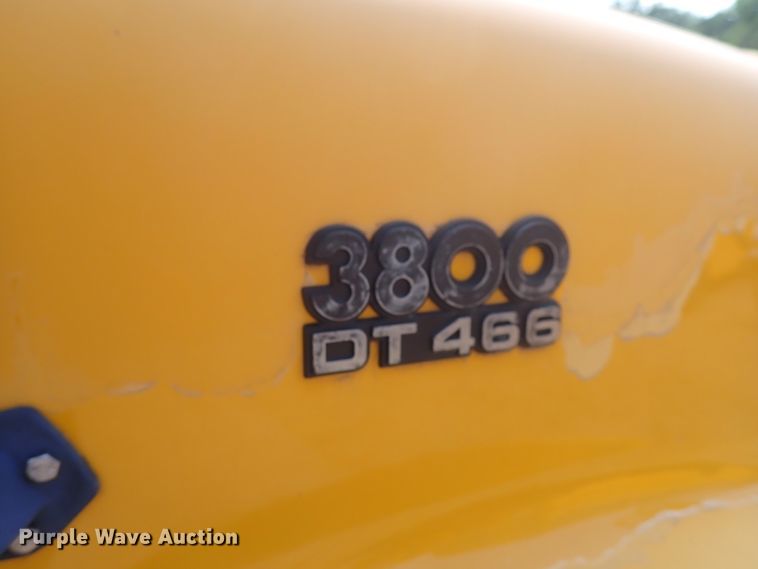 image for item DN1882 1996 International 3800  school bus