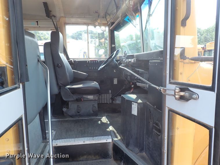 image for item DN1882 1996 International 3800  school bus