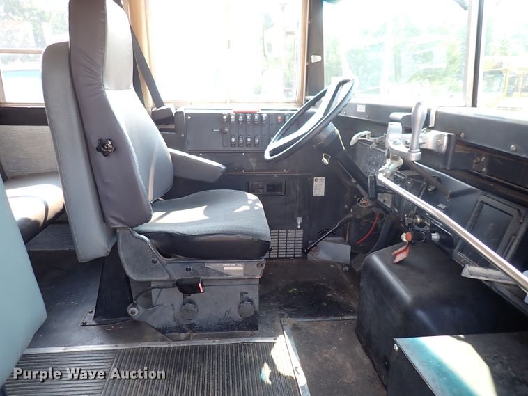 image for item DN1882 1996 International 3800  school bus