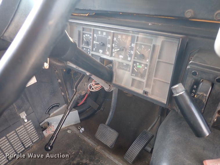 image for item DN1882 1996 International 3800  school bus