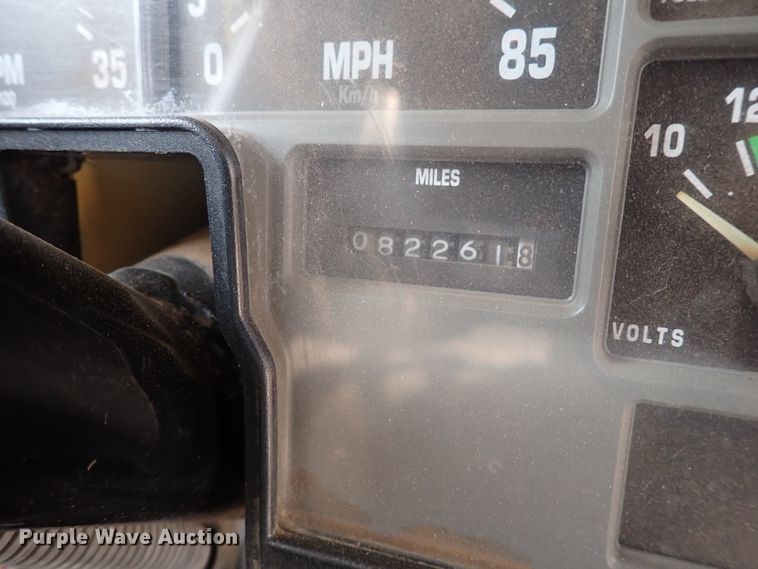 image for item DN1882 1996 International 3800  school bus