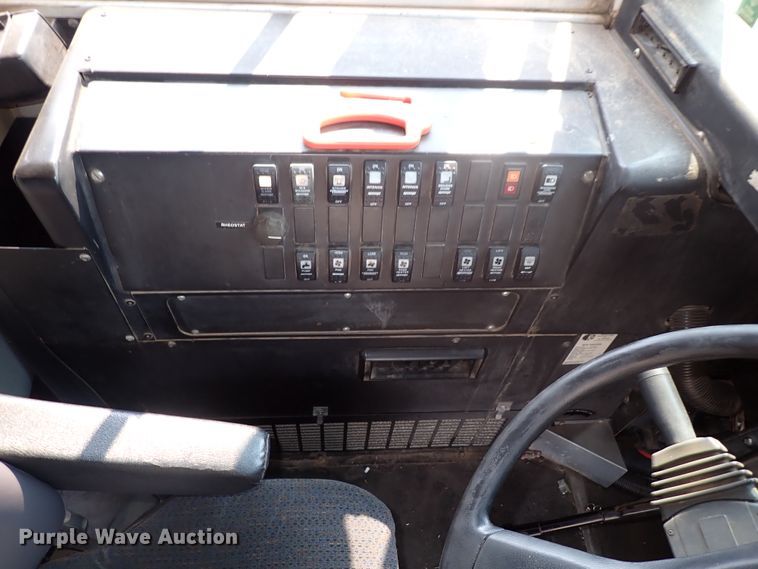 image for item DN1882 1996 International 3800  school bus