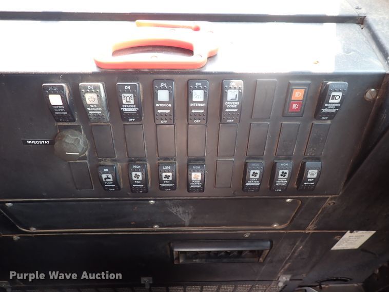 image for item DN1882 1996 International 3800  school bus