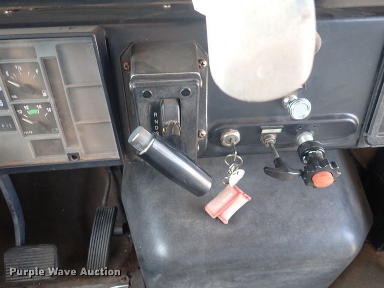 image for item DN1882 1996 International 3800  school bus