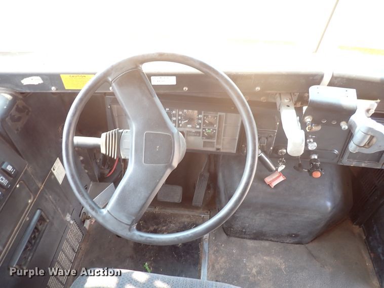 image for item DN1882 1996 International 3800  school bus