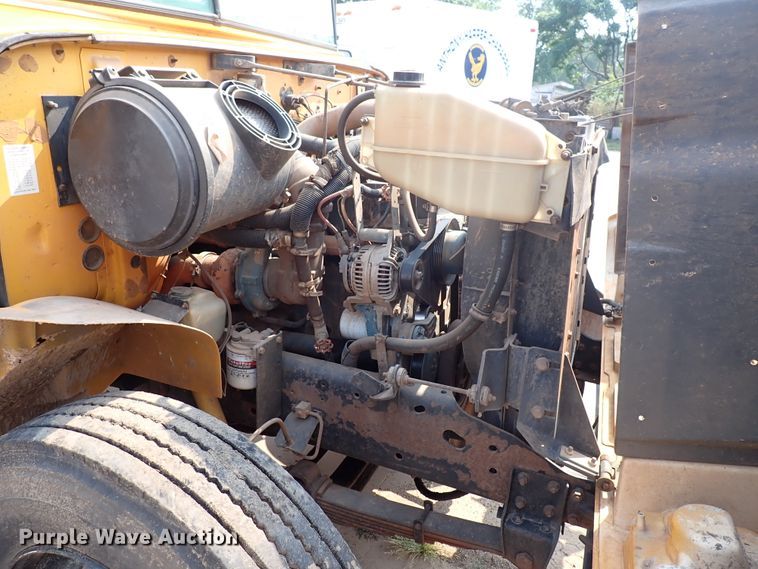 image for item DN1882 1996 International 3800  school bus