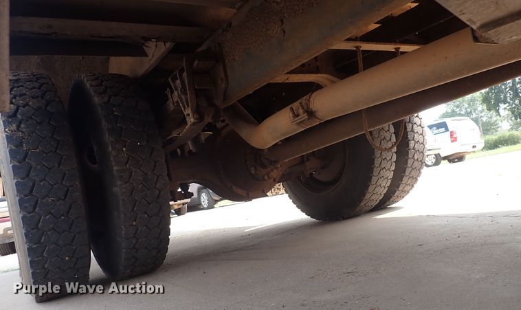 image for item DN1882 1996 International 3800  school bus