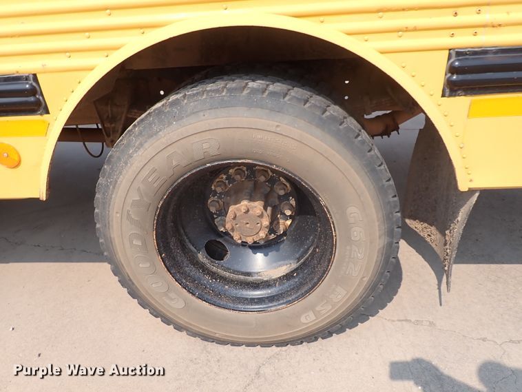 image for item DN1882 1996 International 3800  school bus