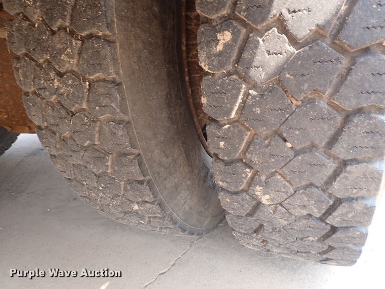 image for item DN1882 1996 International 3800  school bus