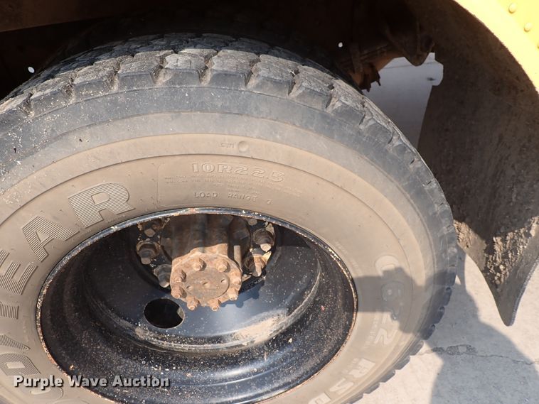 image for item DN1882 1996 International 3800  school bus