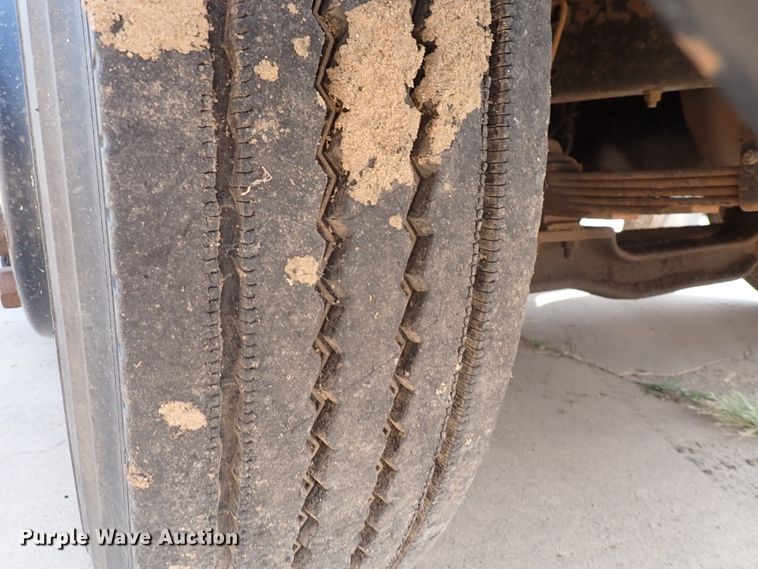 image for item DN1882 1996 International 3800  school bus