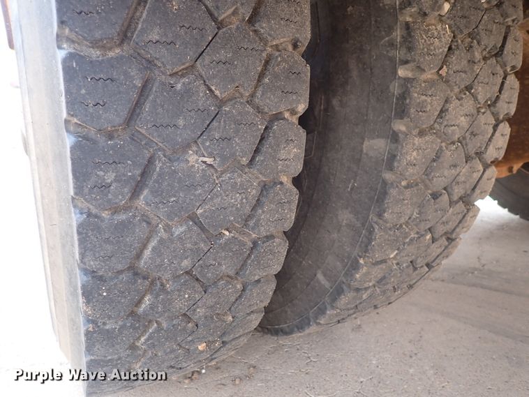 image for item DN1882 1996 International 3800  school bus