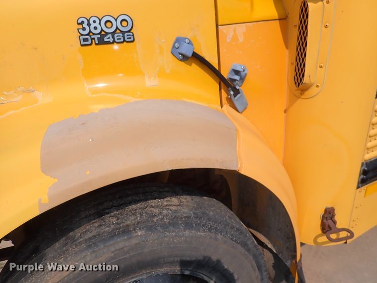 image for item DN1882 1996 International 3800  school bus