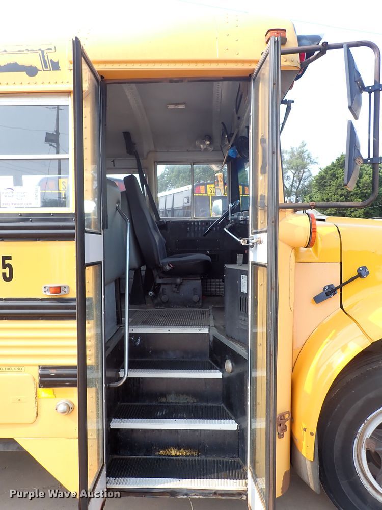 image for item DN1885 1995 International 3800  school bus