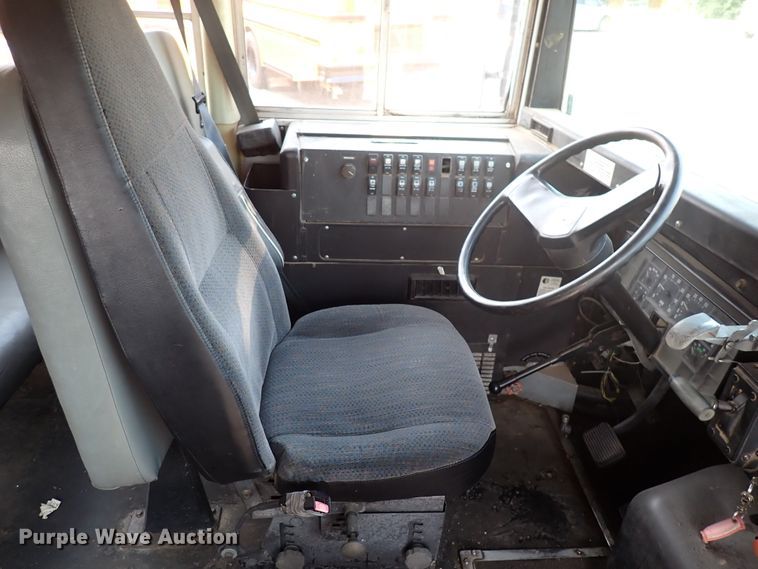 image for item DN1885 1995 International 3800  school bus