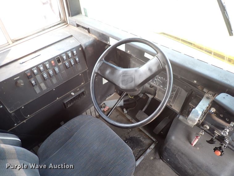 image for item DN1885 1995 International 3800  school bus