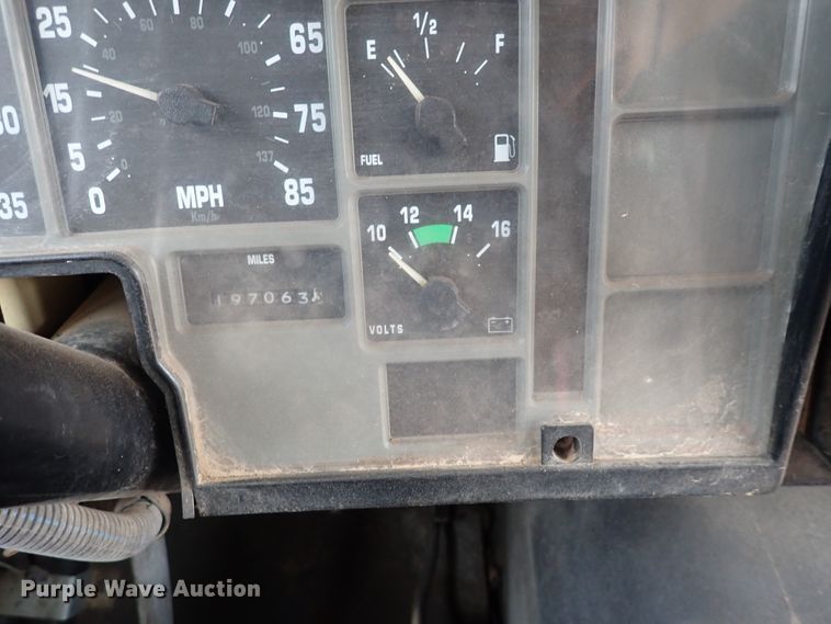 image for item DN1885 1995 International 3800  school bus